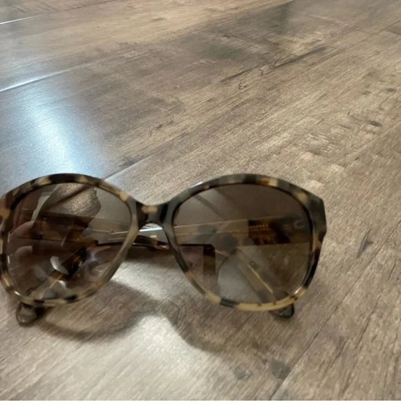 Kate Spade cat eye sunglasses. Excellent used condition - maybe worn 4-5 times! - Picture 3 of 4